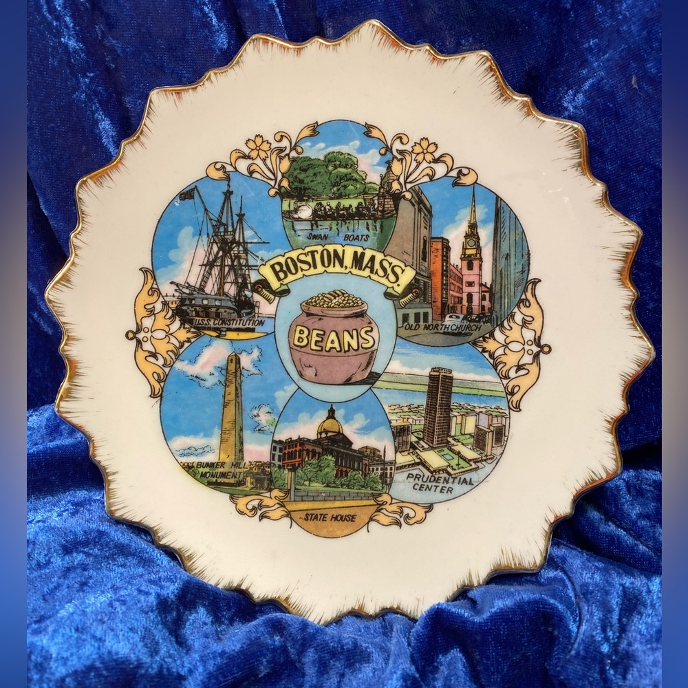 1960’s Vintage souvenir plate from Boston, MA. In perfect condition. 7”.